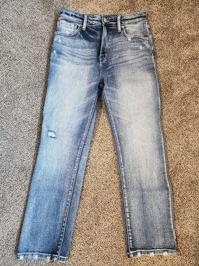 Artemis. Straight Leg Jeans